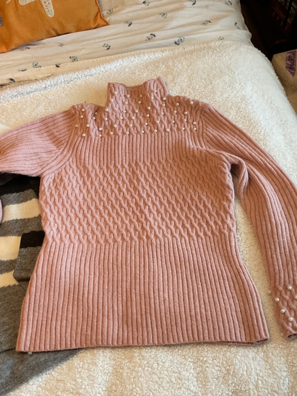 Sweaters - Picture 5 of 6